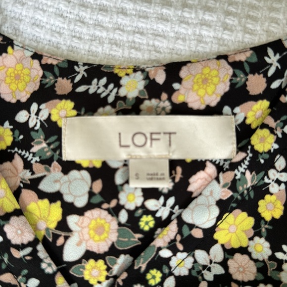 Loft blousy tank. Hardly worn. Great condition - Picture 4 of 4